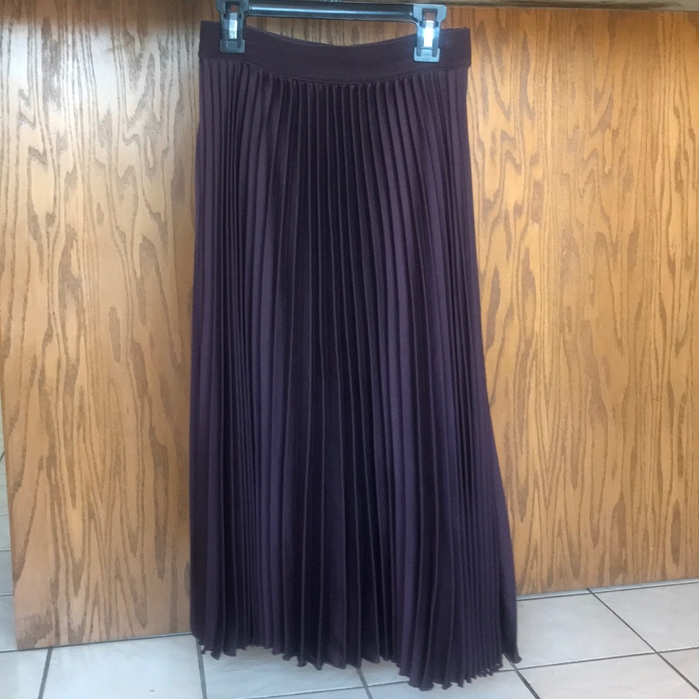 Eggplant accordion skirt size 6 from H&M